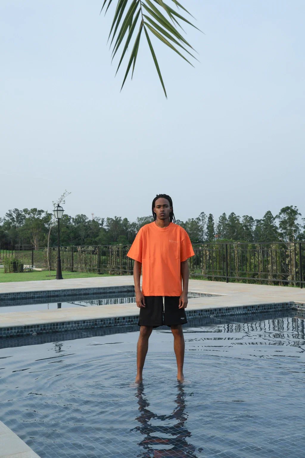 Basic Tee Logo - Laranja - NÔMADY COMPANY